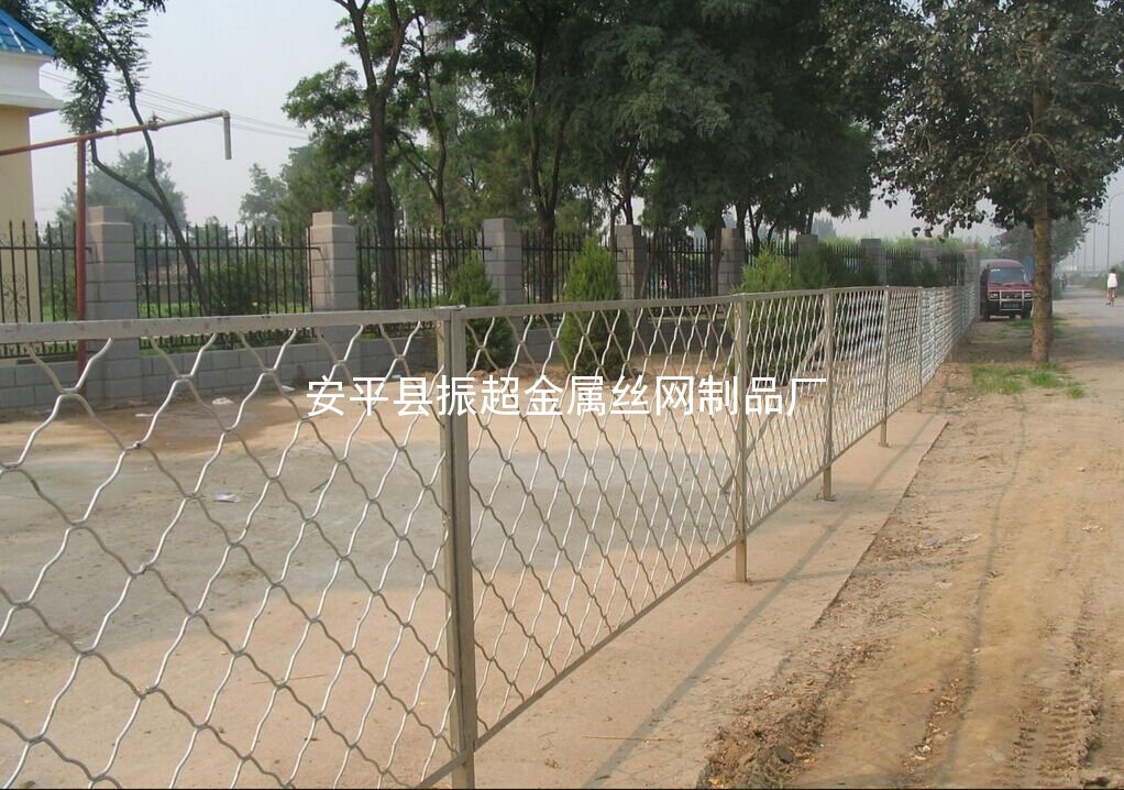 隔離美格網(wǎng)-安平縣振超金屬絲網(wǎng)制品廠www.985azk.cn